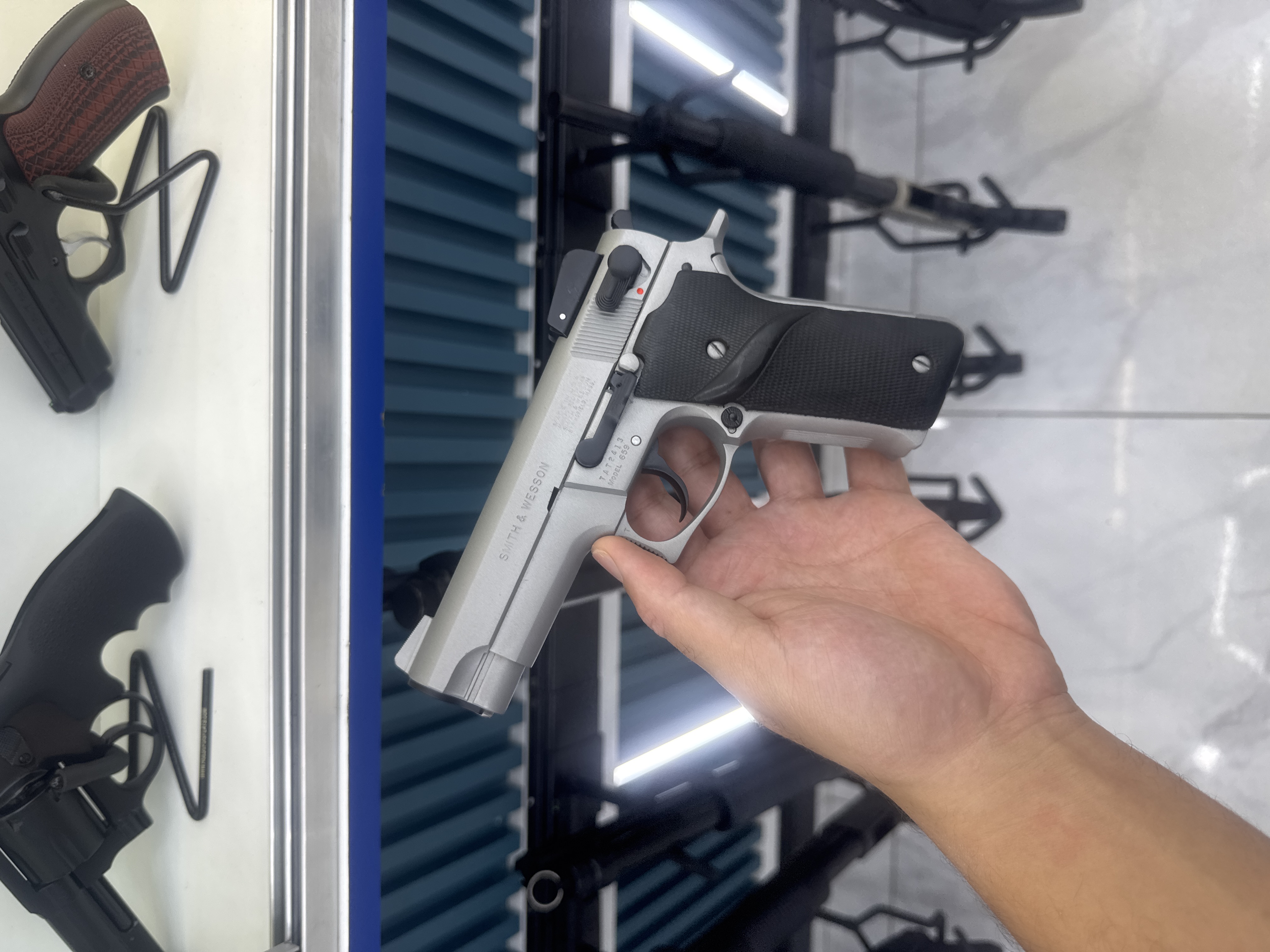 Smith & Wesson 659